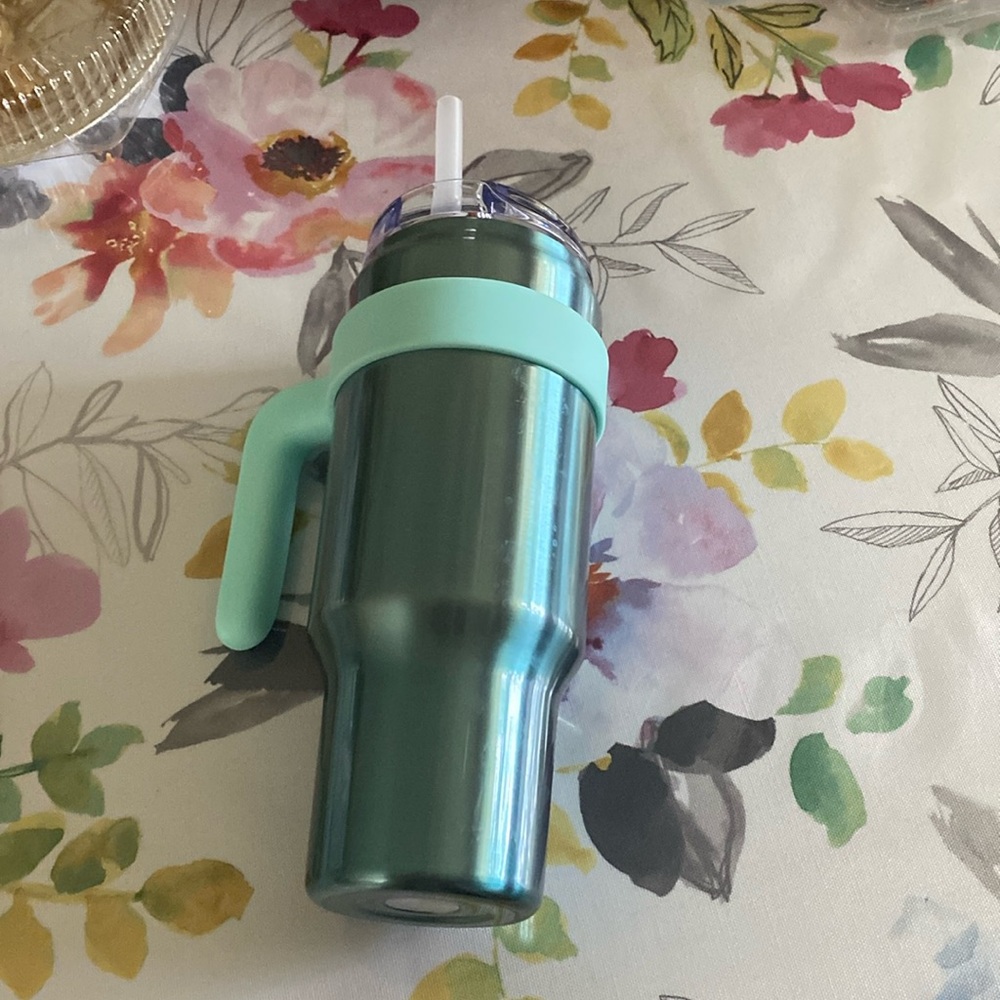 Primula, 40 oz tumbler. Few uses! Aqua color